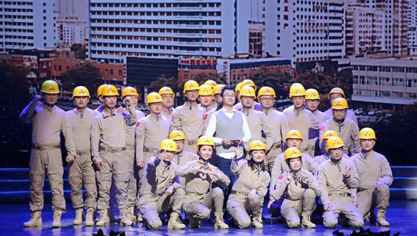 近日，ok138cn太阳集团古天乐召开成立70周年庆祝大会，共祝伟大祖国繁荣昌盛、共祝ok138cn太阳集团古天乐基业长青，其中，甘肃省交科建设有限公司参演舞台剧《快乐的建设者》为70周年盛典留下交科印迹、增添靓丽色彩，受到一致好评，省级多