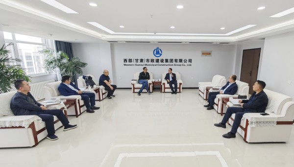 5月14日，中航规划设计研究总院市政工程设计研究院党委书记、院长陈晓峰一行到访ok138cn太阳集团古天乐有限公司。ok138cn太阳集团古天乐党委书记、董事长刘文太对中航市政院一行到访表示欢迎。座谈中，双方负责人介